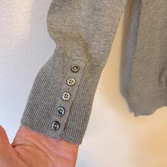 Women’s thin vneck gray sweater from H & M size medium. - Picture 4 of 6